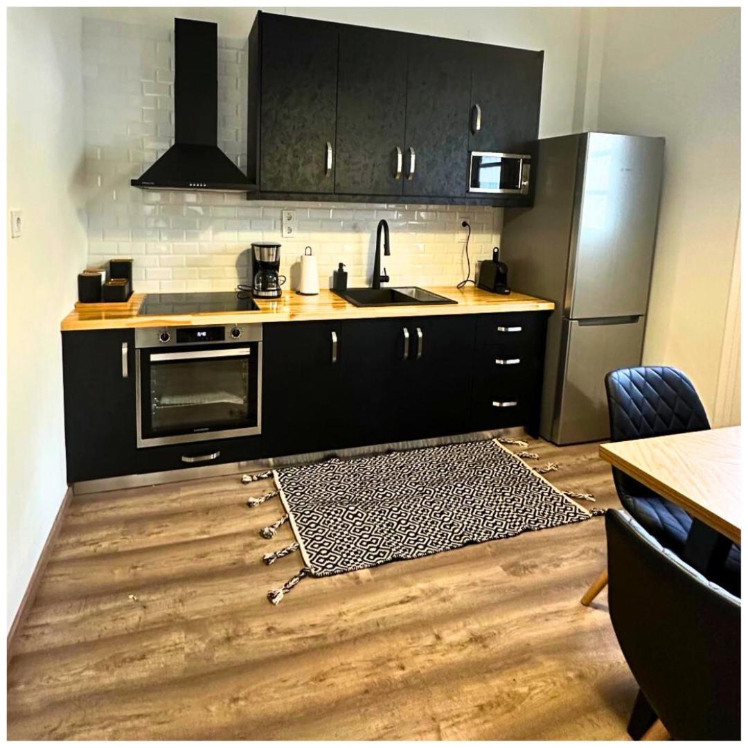 Memories Apartments Μονοκατοικία Στο Καρπενήσι מראה חיצוני תמונה